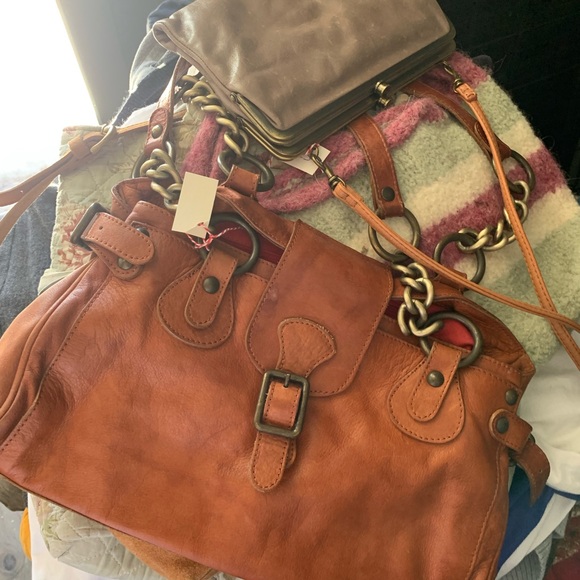 Bunch of purses! - Picture 4 of 6